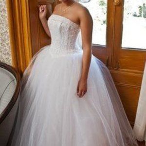 Wedding Dress David's Bridal Beautiful NWOT Size 2